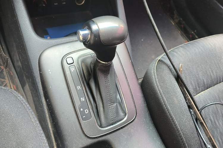 Used Kia K3 2013 1.6L Automatic GLS Gear Lever