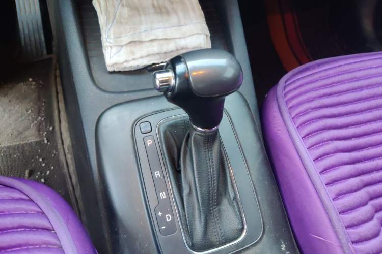 Used Kia K3 2013 1.6L Automatic GLS Gear Lever