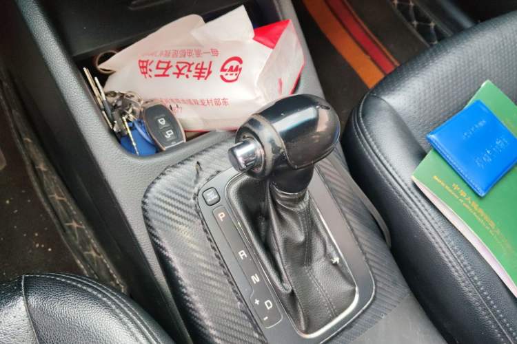 Used Kia K3 2013 1.6L Automatic GLS Gear Lever