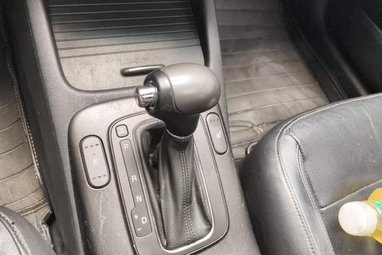 Used Kia K3 2013 1.6L Automatic Premium Gear Lever