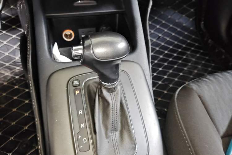 Used Kia K3 2013 1.6L Automatic GLS Gear Lever