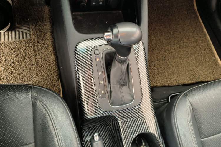 Used Kia K3 2013 1.6L Automatic DLX Gear Lever