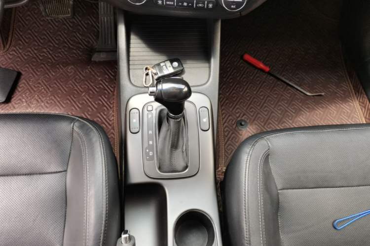 Used Kia K3 2013 1.6L Automatic Premium Gear Lever