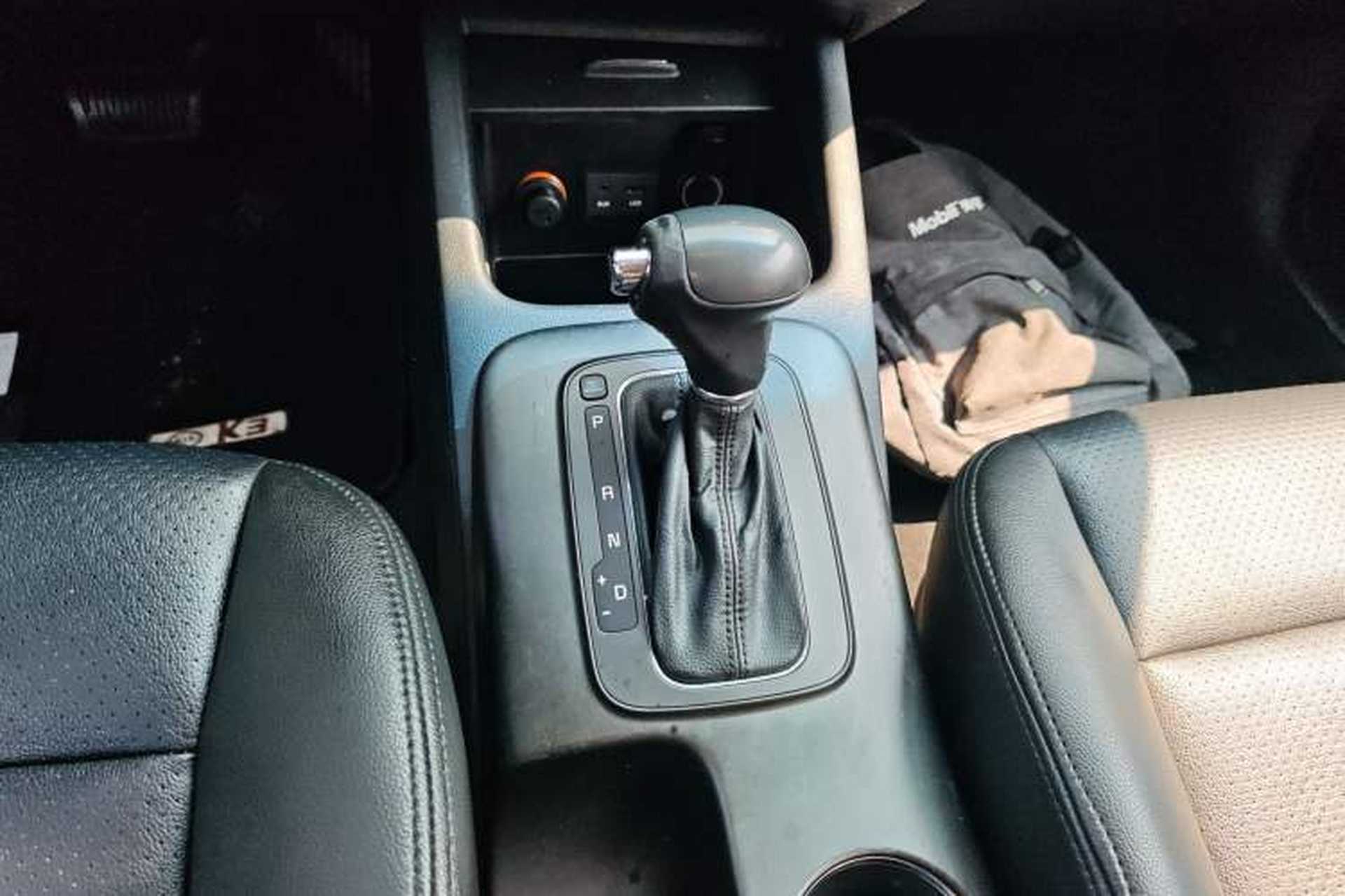 Used Kia K3 2013 1.6L Automatic GLS Gear Lever