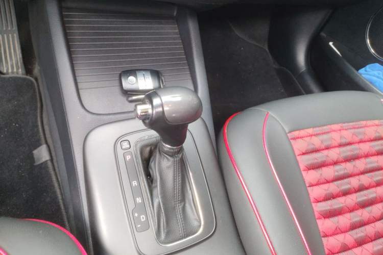 Used Kia K3 2013 1.6L Automatic GLS Gear Lever