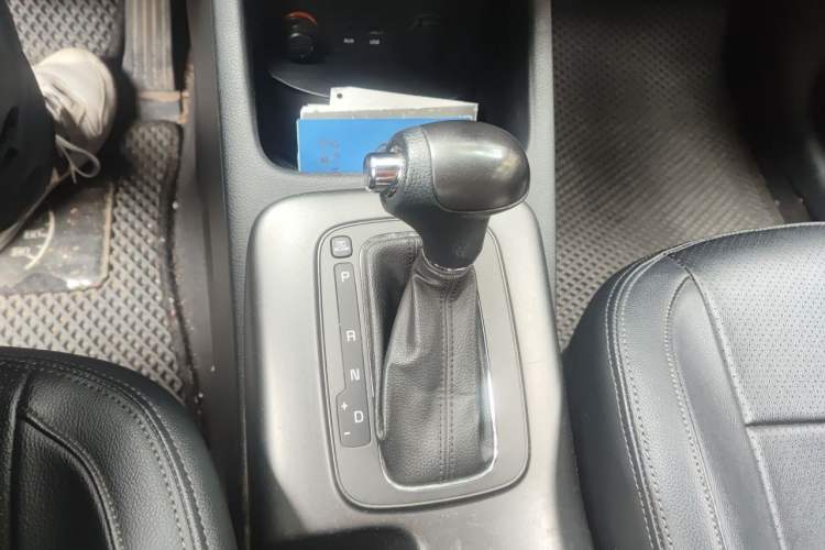 Used Kia K3 2013 1.6L Automatic GL Gear Lever