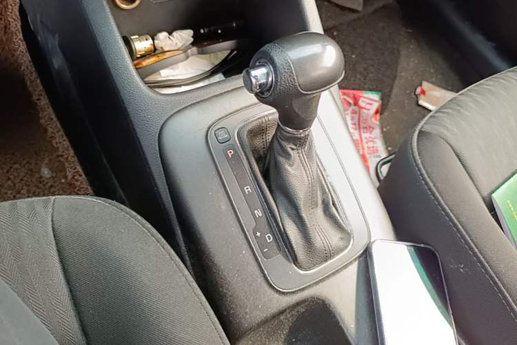 Used Kia K3 2013 1.6L Automatic GL Gear Lever