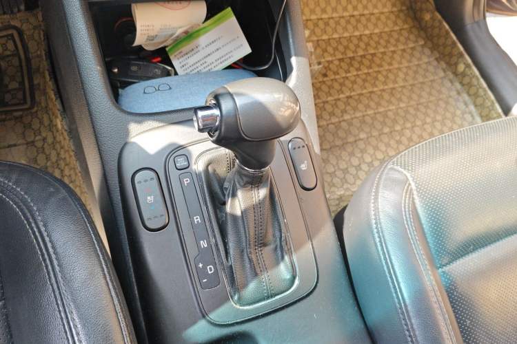Used Kia K3 2013 1.6L Automatic Premium Gear Lever