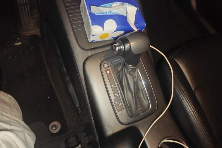 Used Kia K3 2013 1.6L Automatic GLS Gear Lever