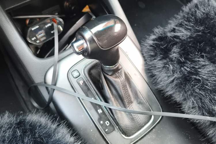 Used Kia K3 2013 1.6L Automatic GLS Gear Lever