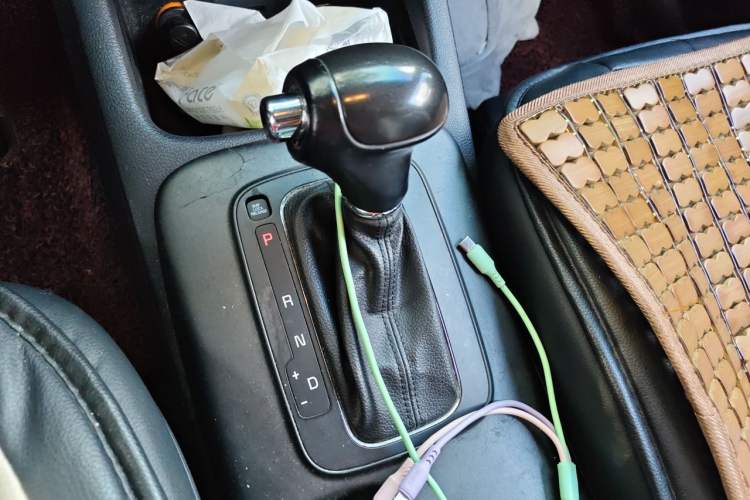 Used Kia K3 2013 1.6L Automatic GLS Gear Lever