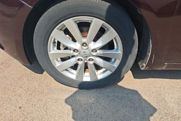 Used Kia K3 2013 1.6L Manual GLS Left Front Wheel Hub