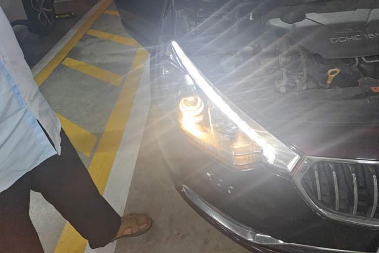 Used Kia K3 2013 1.6L Automatic GLS Right Front Headlight