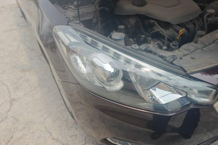 Used Kia K3 2013 1.6L Manual GLS Right Front Headlight