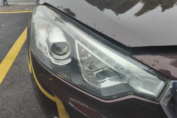 Used Kia K3 2013 1.6L Automatic GLS Right Front Headlight