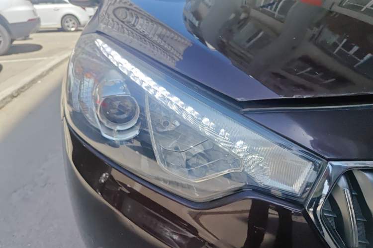 Used Kia K3 2013 1.6L Automatic GLS Right Front Headlight
