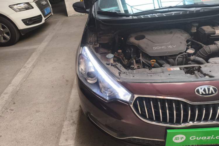 Used Kia K3 2013 1.6L Manual GLS Right Front Headlight