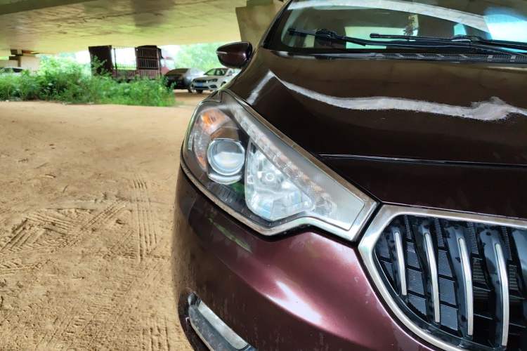 Used Kia K3 2013 1.6L Manual GLS Right Front Headlight