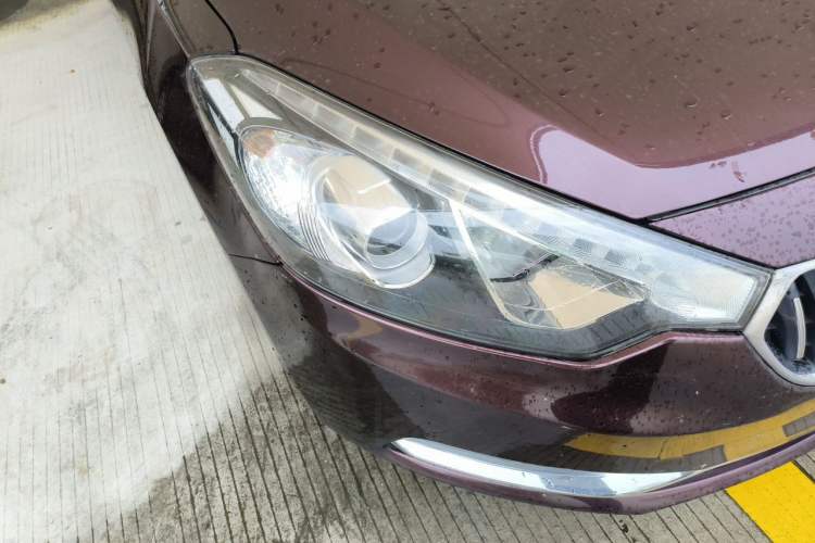 Used Kia K3 2013 1.6L Automatic DLX Right Front Headlight