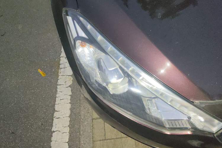 Used Kia K3 2013 1.6L Automatic GLS Right Front Headlight