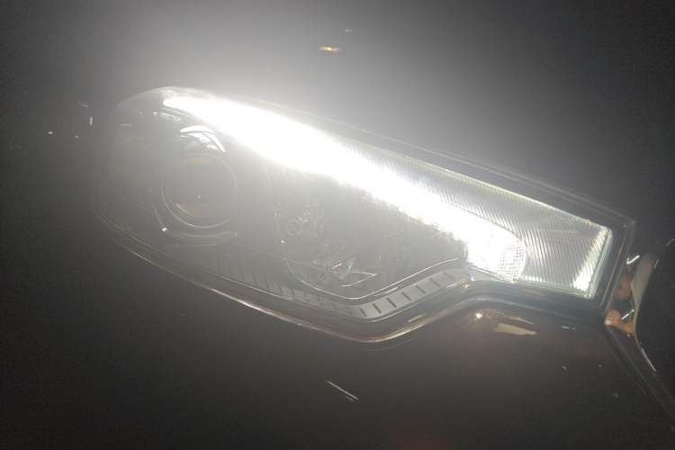 Used Kia K3 2013 1.6L Automatic GLS Right Front Headlight