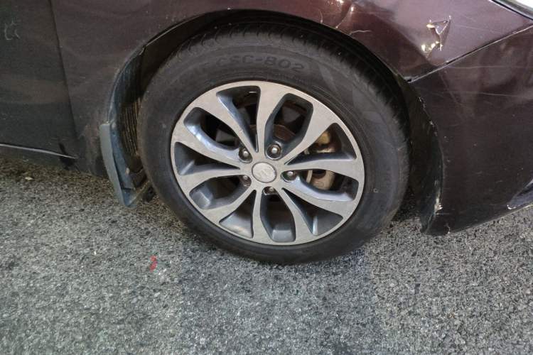 Used Kia K3 2013 1.6L Manual GLS Right Front Wheel Hub
