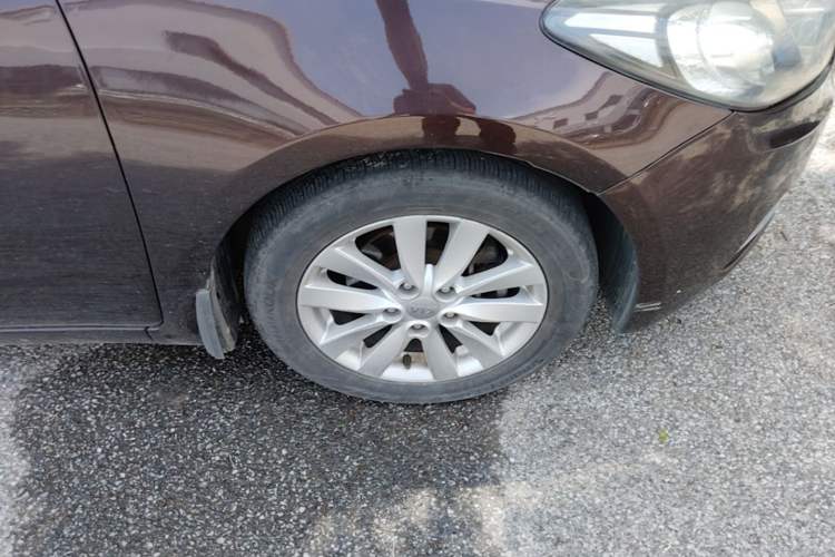 Used Kia K3 2013 1.6L Manual GLS Right Front Wheel Hub