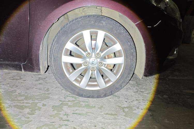 Used Kia K3 2013 1.6L Automatic GLS Right Front Wheel Hub