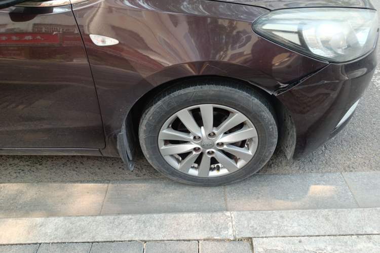Used Kia K3 2013 1.6L Automatic GL Right Front Wheel Hub