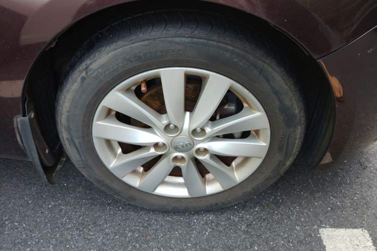 Used Kia K3 2013 1.6L Manual GLS Right Front Wheel Hub