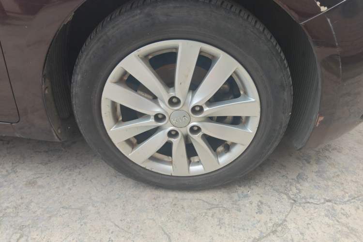 Used Kia K3 2013 1.6L Manual GLS Right Front Wheel Hub