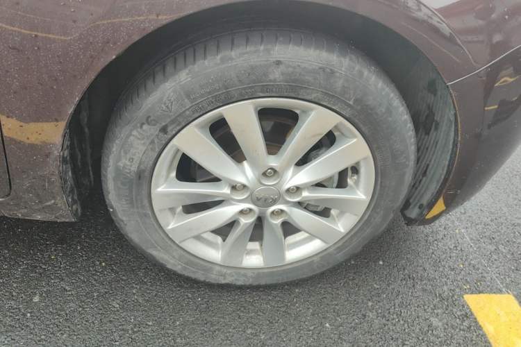 Used Kia K3 2013 1.6L Automatic GLS Right Front Wheel Hub
