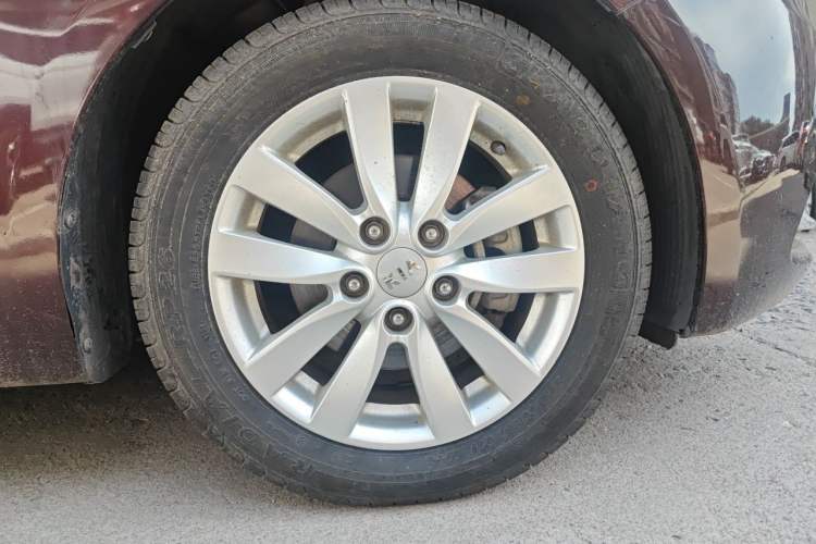 Used Kia K3 2013 1.6L Automatic GLS Right Front Wheel Hub