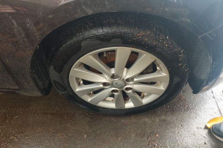 Used Kia K3 2013 1.6L Automatic GLS Right Front Wheel Hub