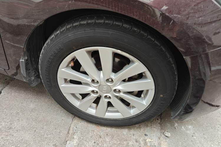 Used Kia K3 2013 1.6L Automatic GLS Right Front Wheel Hub