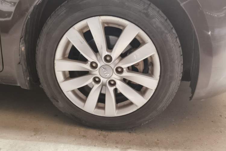 Used Kia K3 2013 1.6L Manual GLS Right Front Wheel Hub