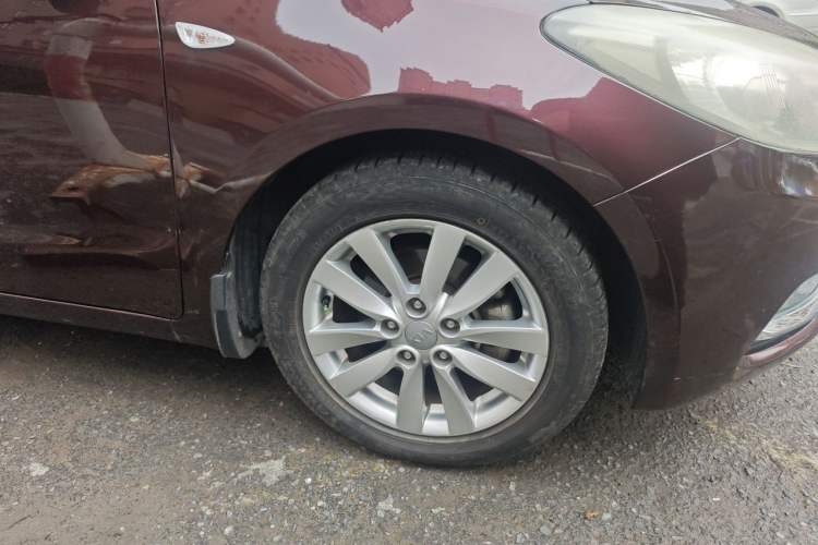 Used Kia K3 2013 1.6L Automatic GL Right Front Wheel Hub