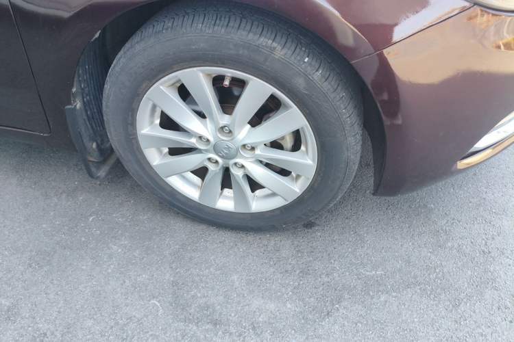 Used Kia K3 2013 1.6L Automatic GLS Right Front Wheel Hub