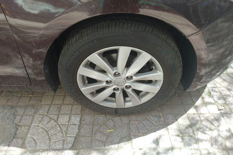Used Kia K3 2013 1.6L Automatic DLX Right Front Wheel Hub