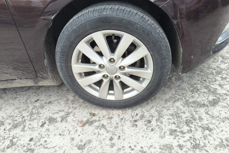 Used Kia K3 2013 1.6L Manual GLS Right Front Wheel Hub