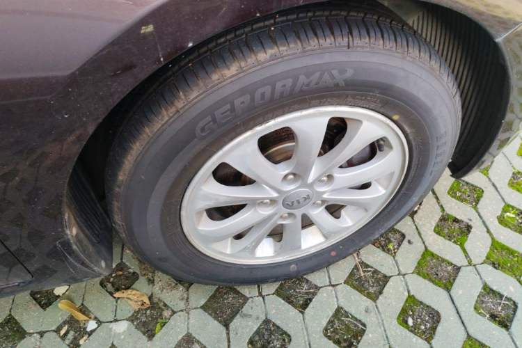 Used Kia K3 2013 1.6L Manual GL Right Front Wheel Hub