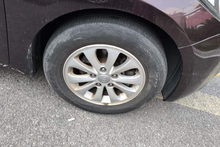 Used Kia K3 2013 1.6L Manual GL Right Front Wheel Hub