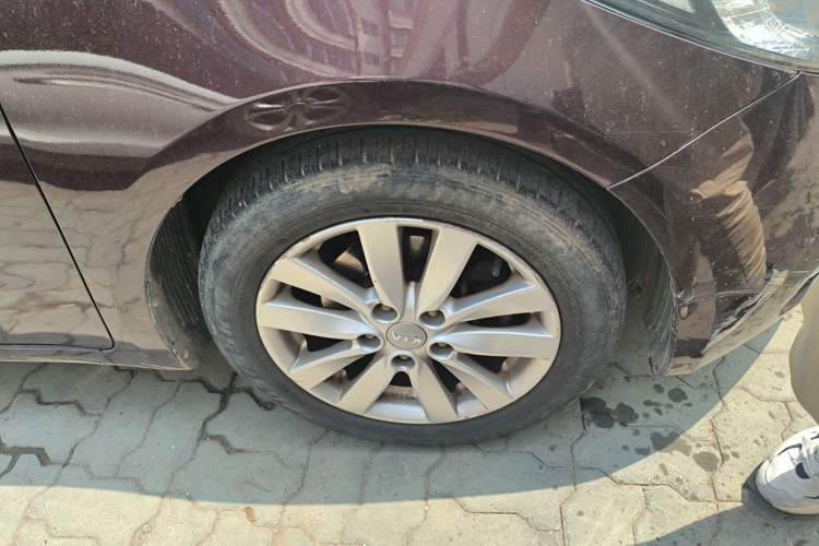 Used Kia K3 2013 1.6L Automatic GLS Right Front Wheel Hub