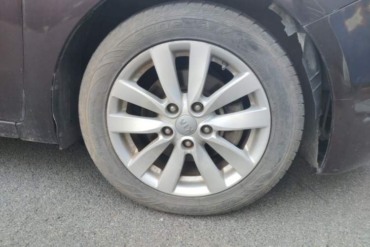 Used Kia K3 2013 1.6L Automatic GLS Right Front Wheel Hub