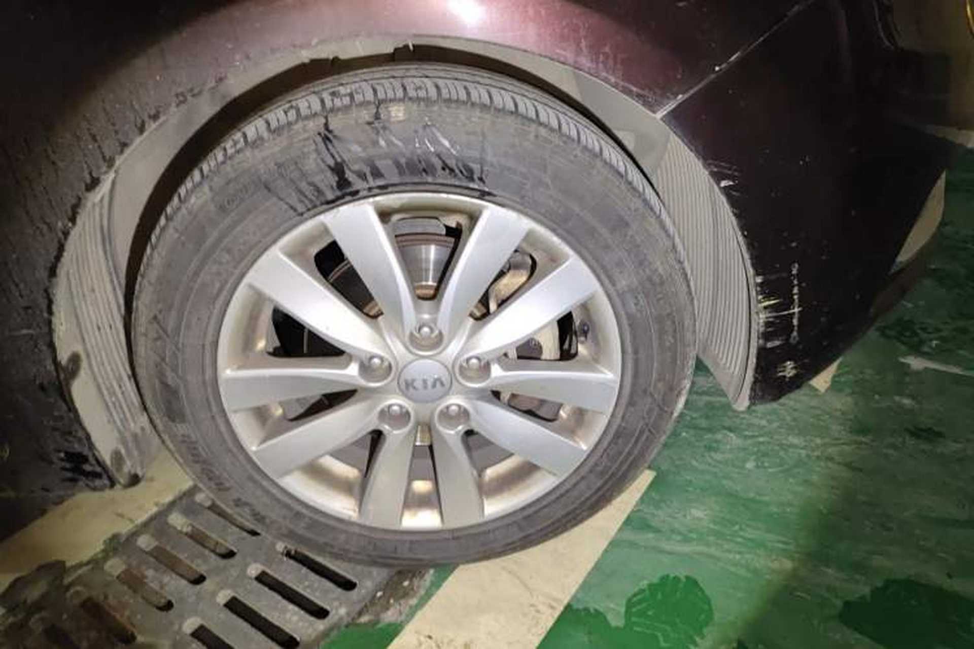 Used Kia K3 2013 1.6L Automatic GLS Right Front Wheel Hub