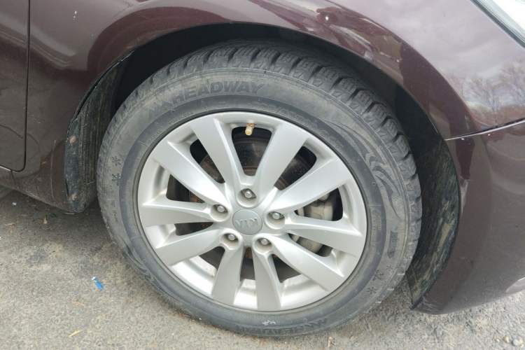 Used Kia K3 2013 1.6L Automatic GLS Right Front Wheel Hub