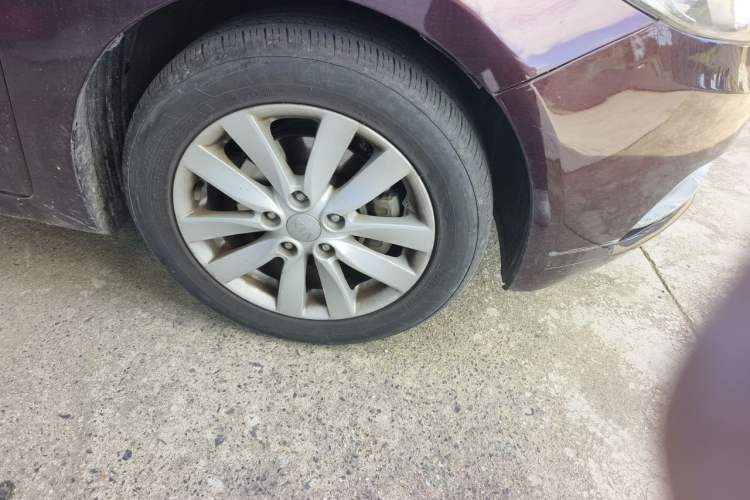 Used Kia K3 2013 1.6L Automatic GL Right Front Wheel Hub