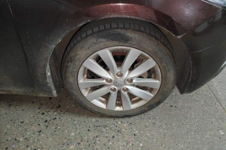 Used Kia K3 2013 1.6L Manual GLS Right Front Wheel Hub