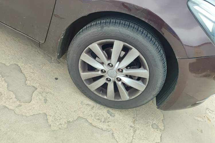 Used Kia K3 2013 1.6L Automatic GL Right Front Wheel Hub