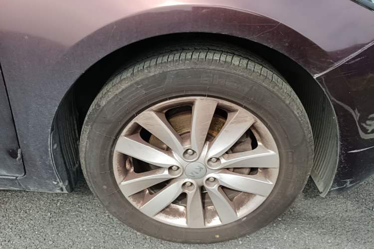Used Kia K3 2013 1.6L Automatic GL Right Front Wheel Hub